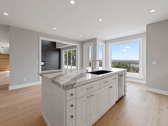 4th image of 2661 Carol Dr