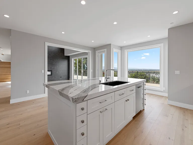 2661 Carol Dr — Photo 4