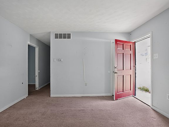 5th image of 2794 Lake Park Rd