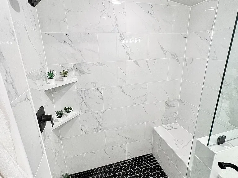 Step into luxury with this modern shower design, combining style and practicality.