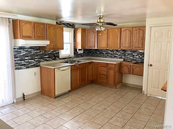 5th image of 19 Coshway Pl
