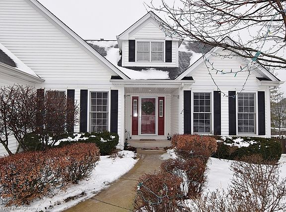 2nd image of 1306 Meadow Ln