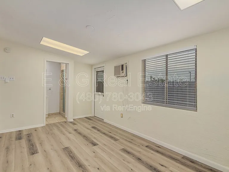 1136 W 12th St — Photo 20