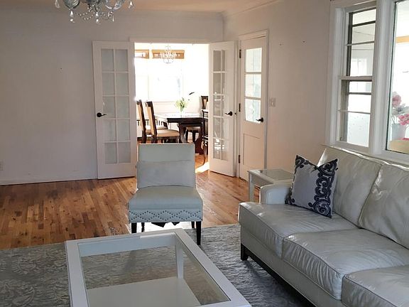 3rd image of 9 Larkspur Ln