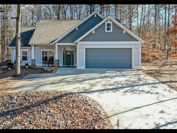 114 N Hogan Dr, Westminster, SC 29693