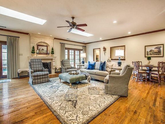 3rd image of 5421 Royal Crest Dr