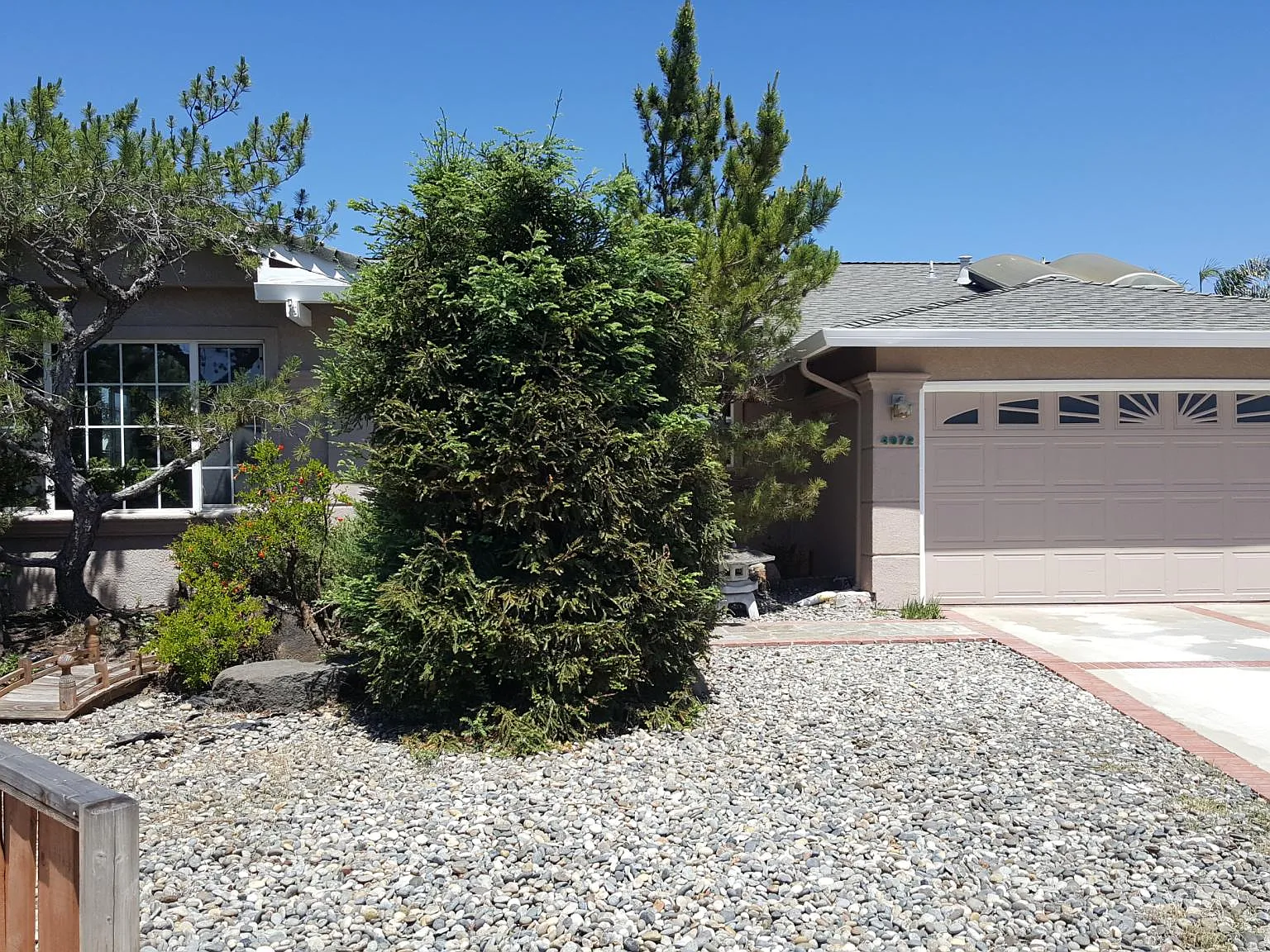 4 bed, 2285 sqft, $4,300 — Photo 3