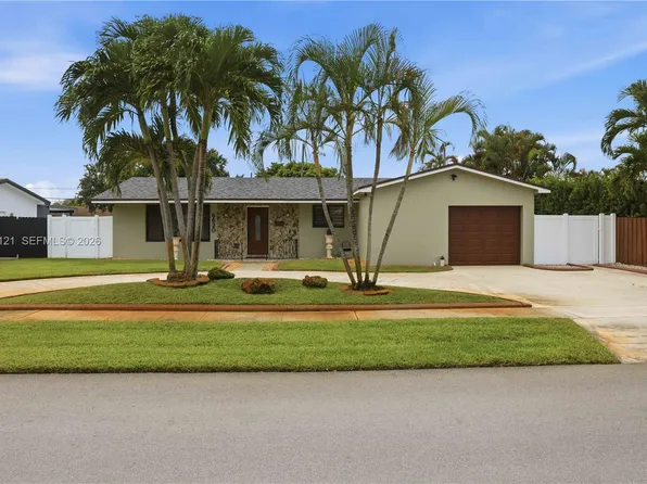 6620 SW 6th St, Pembroke Pines, FL 33023