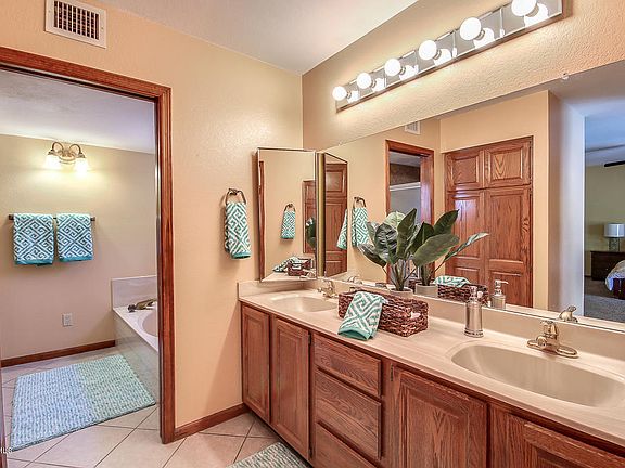 4th image of 11008 N Regency Pl