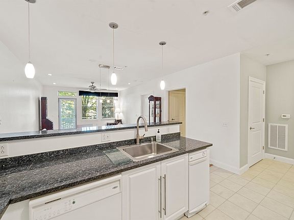 4th image of 1205 Harvest Dr