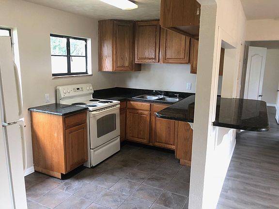 5th image of 25 Charlotte Ave