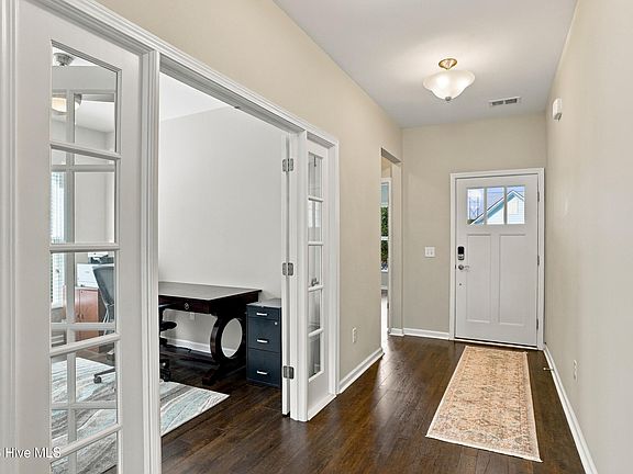 5th image of 556 Lyrebird Avenue