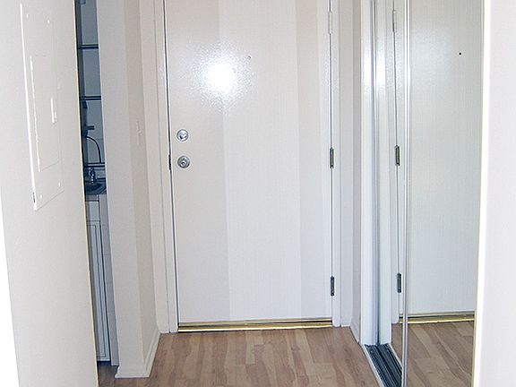 5th image of 11660 Mayfield Ave APT 402