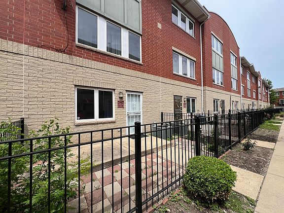 3rd image of 2426 W 32nd Pl