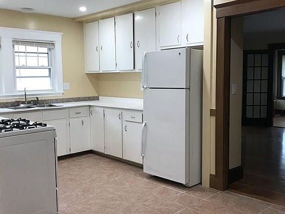 5th image of 143 Atlantic St #4