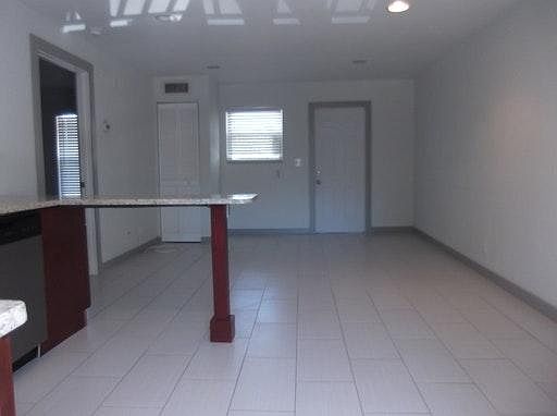 4th image of 4205 S Manhattan Ave APT 206