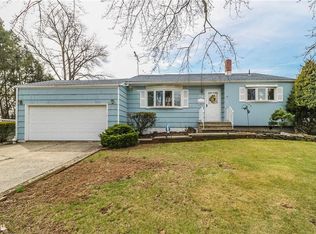 25 Nancy Cir, Edison, NJ 08817