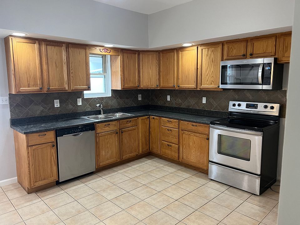 1st image of 120 N Oak St