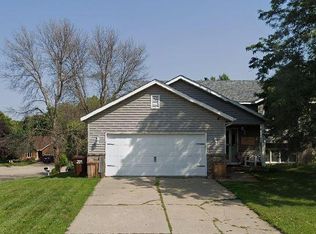 6426 11th St N, Oakdale, MN 55128