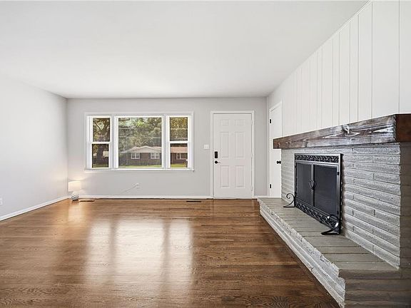 4th image of 6807 N Brookside Rd