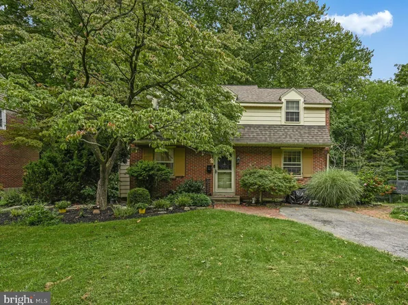 24 Beechwood Dr, Reading, PA 19606