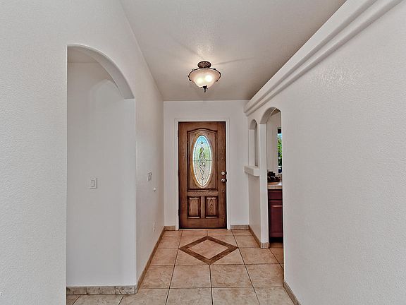 5th image of 981 Lakeside Dr