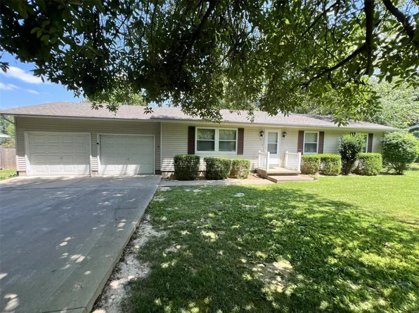 657 Parkside St, Hillsboro, IL 62049