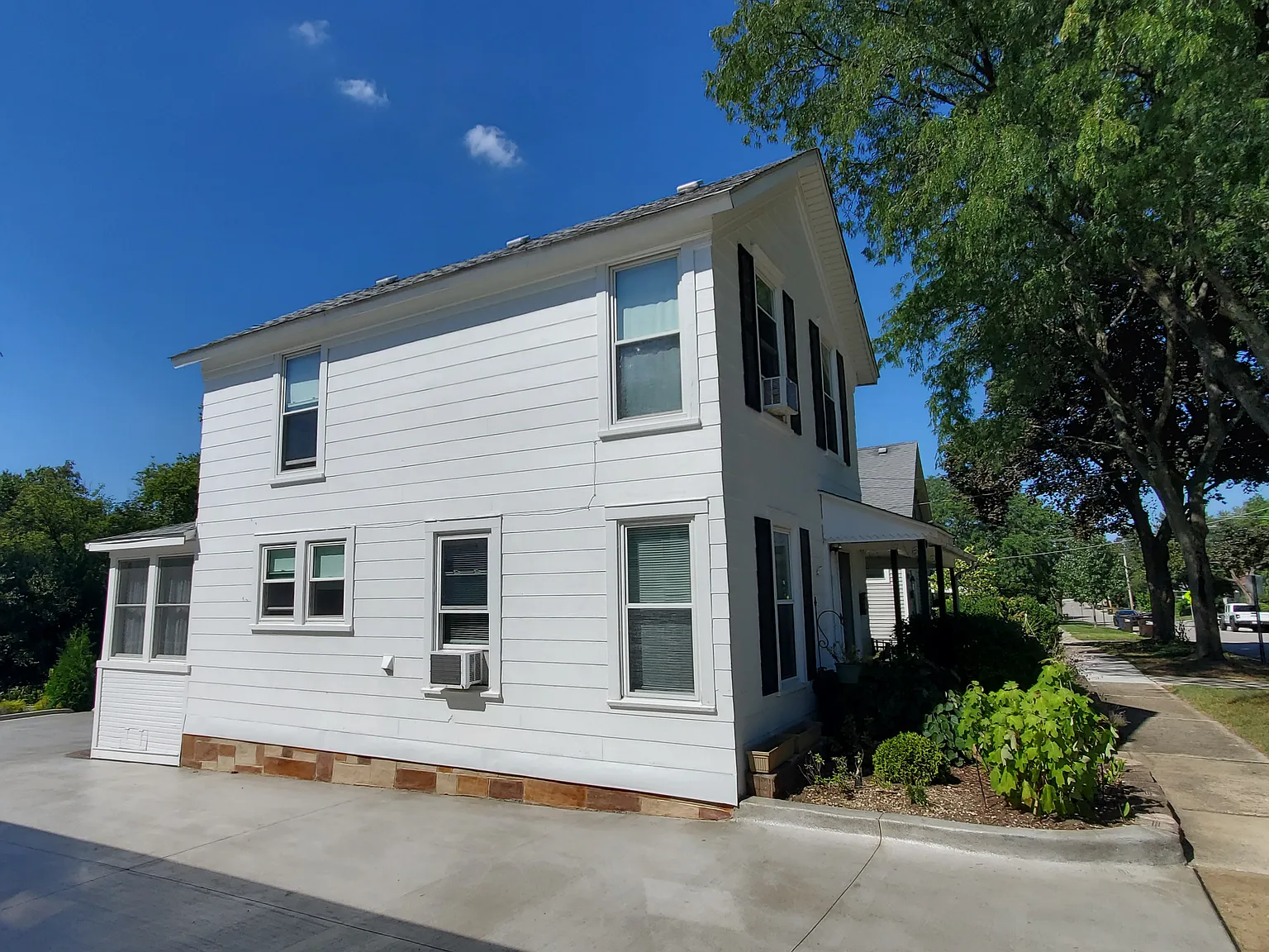 2 bed, 1200 sqft, $1,620 — Photo 2