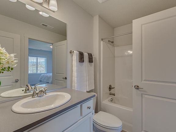 4th image of 133 Loganberry Ct