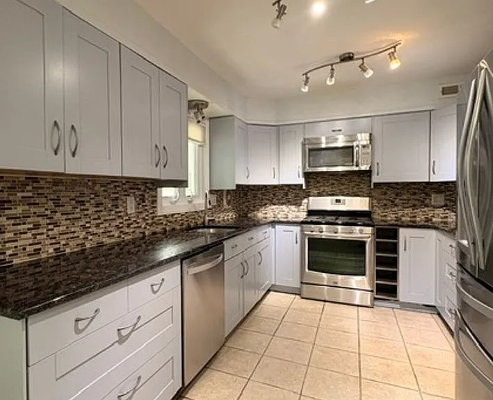 9714 Admiralty Dr — Photo 8