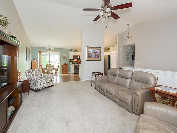 4th image of 1529 Plowington Dr