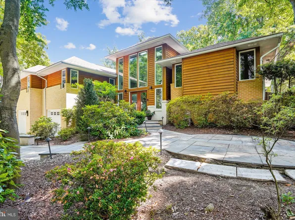 6321 Crosswoods Cir, Falls Church, VA 22044