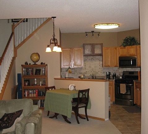 3rd image of 411 Hickory Ln N