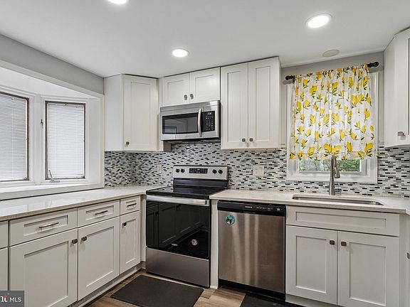 4th image of 8615 Myrtle Ave
