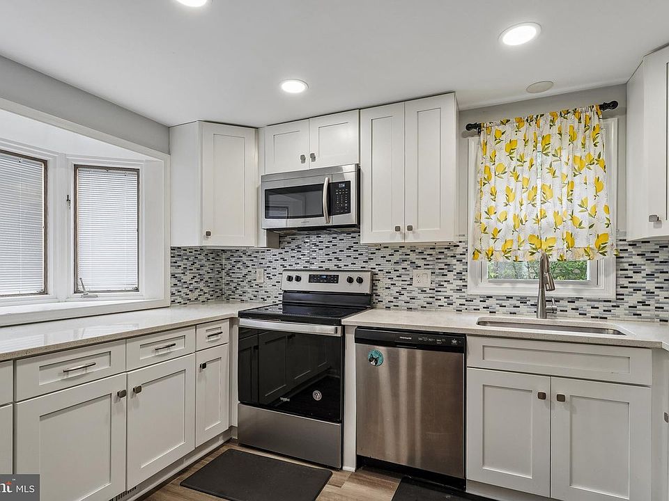 1st image of 8615 Myrtle Ave