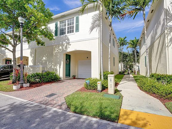 2nd image of 713 SW 2nd Avenue #713