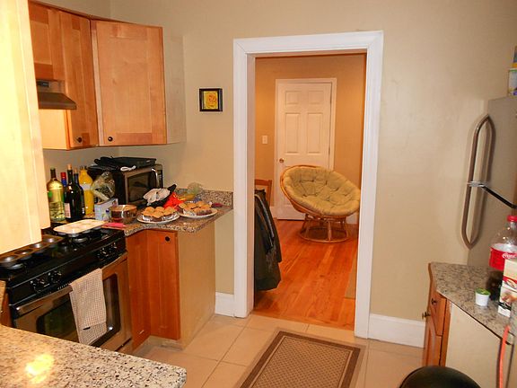 2nd image of 77 Egmont St #1BM