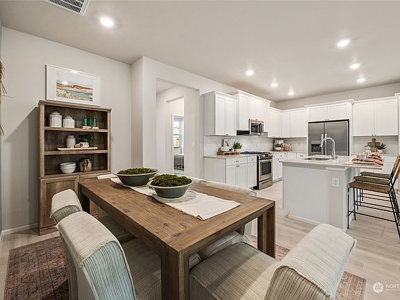 3rd image of 19214 134th Avenue Ct E #204