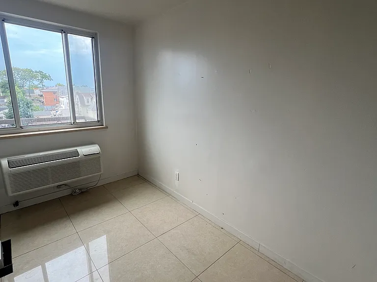 10607 Northern Blvd #5 — Photo 4