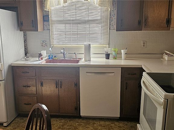 5th image of 3840 Longhill Dr SE