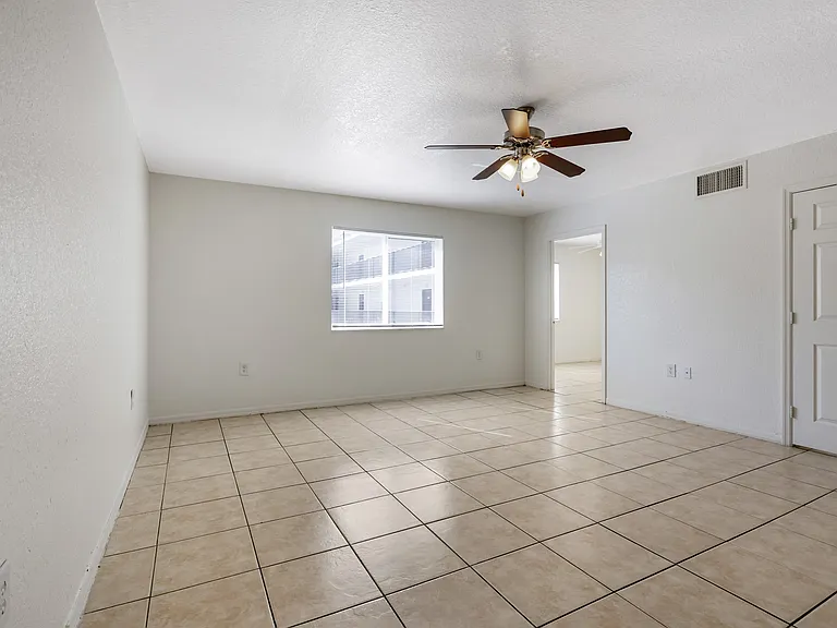 Mariner's Cove Apartments — Photo 17