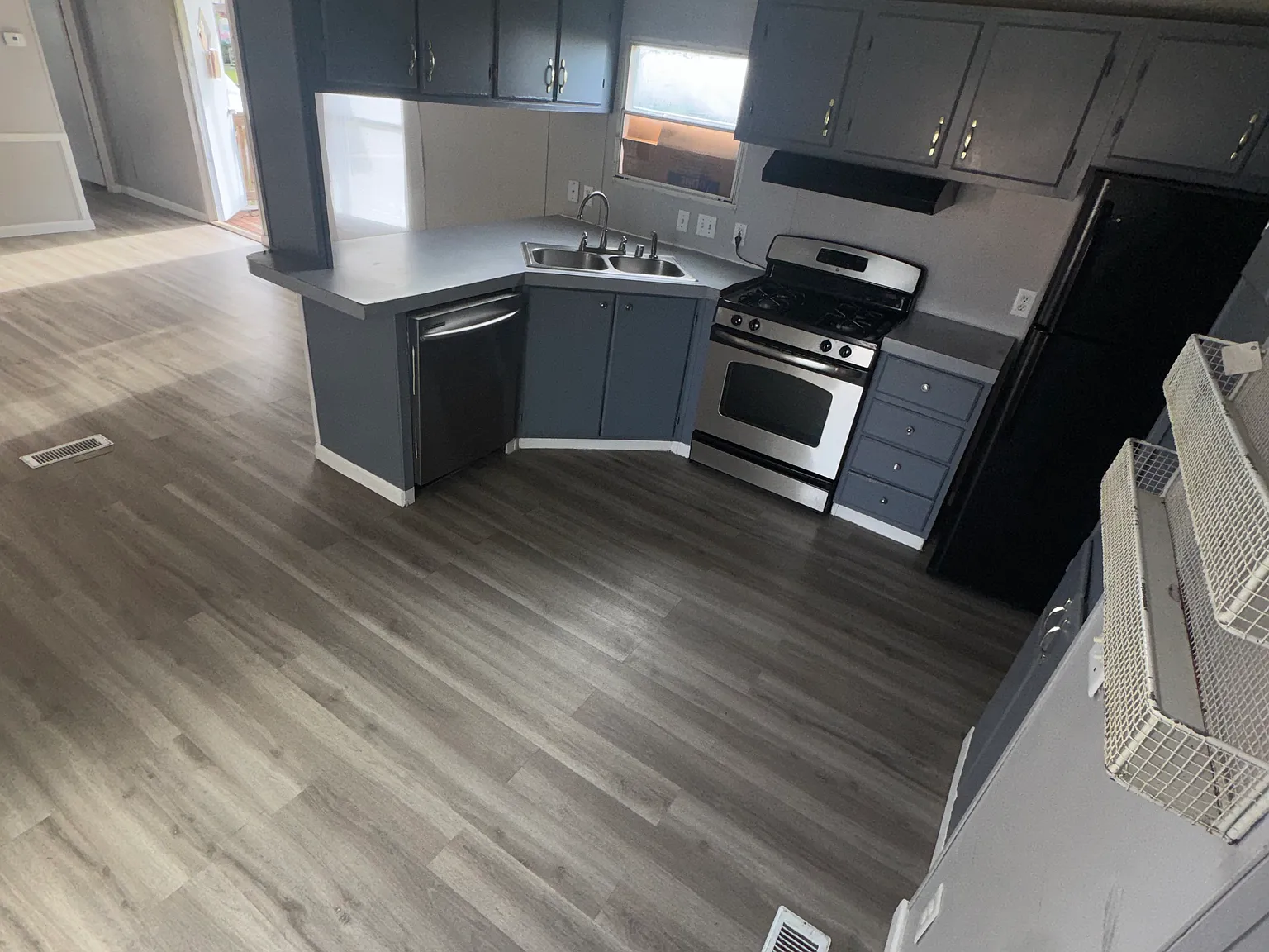 2 bed, $1,100 — Photo 2