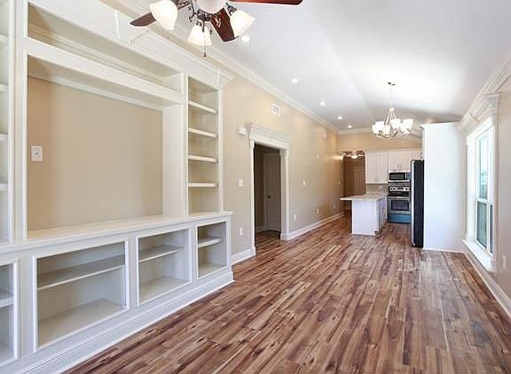 3rd image of 3120 Leonidas St