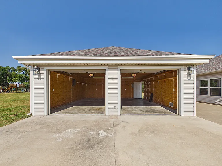 1322 Little Flock Dr — Photo 17