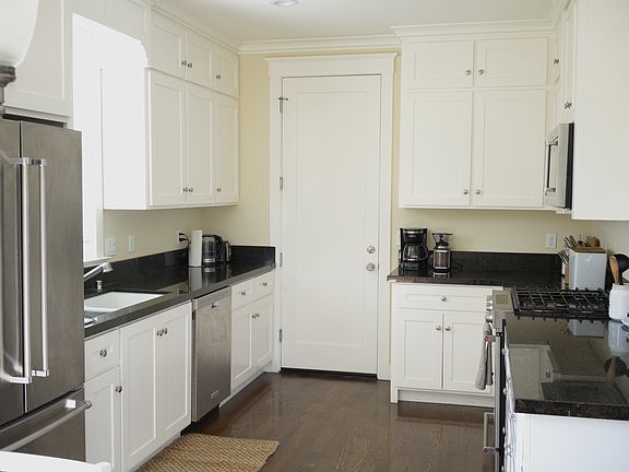 3rd image of 406 Nicora Pl