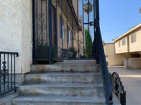 2nd image of 2200 W Larch St #B