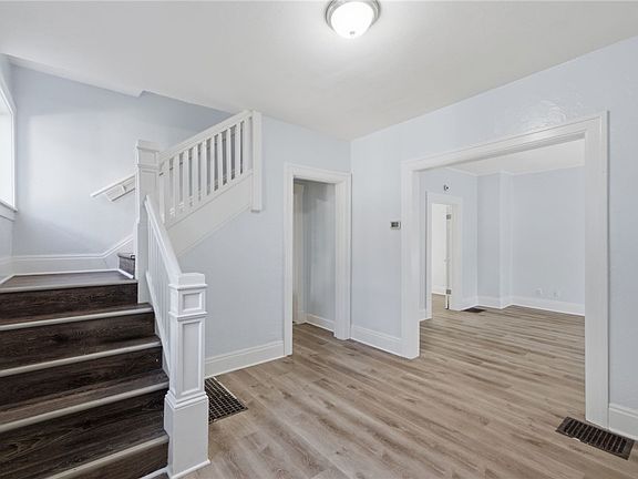 4th image of 41 Pointview Ave