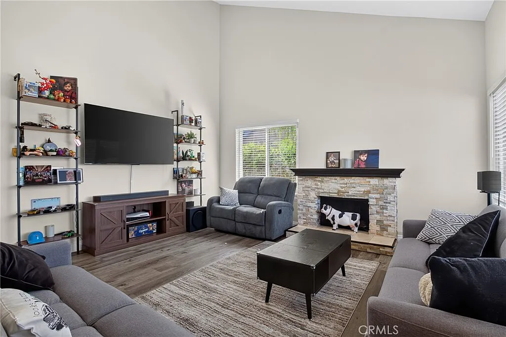 3 bed, 1365 sqft, $3,850 — Photo 4
