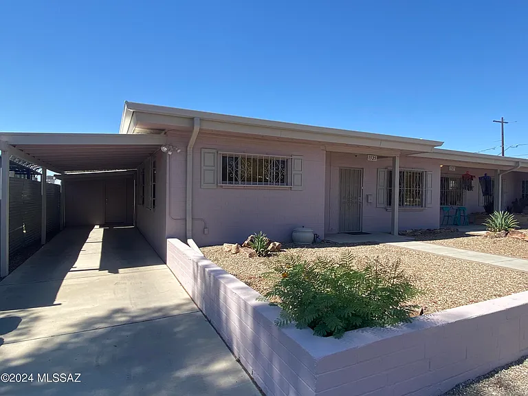 1529 N Dodge Blvd — Photo 4