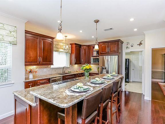 3rd image of 718 Sandpiper Dr